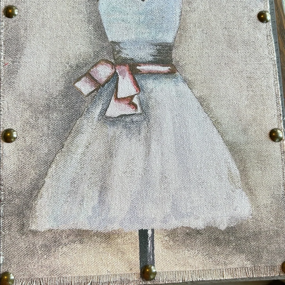 Feminine Decor - Picture 4 of 10